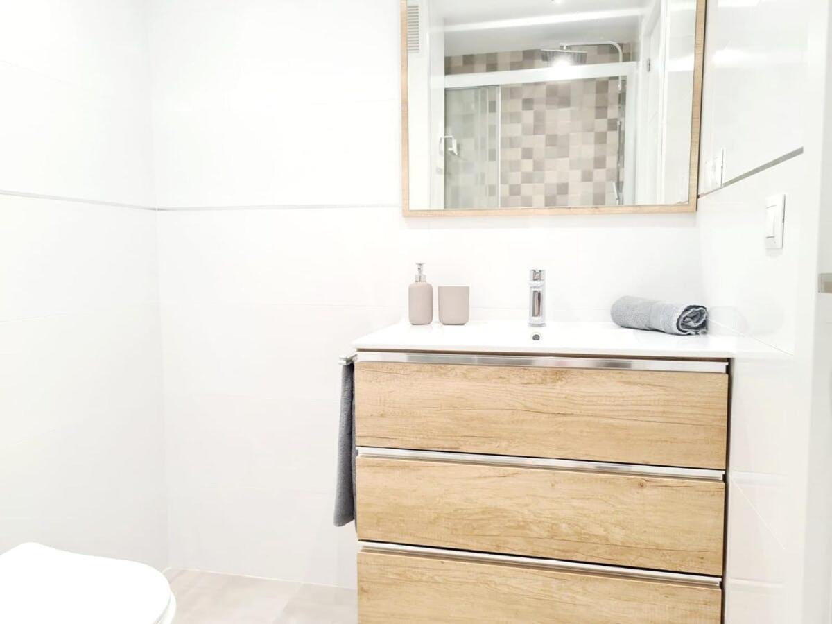 Apartamento Moderno Y Con Estilo En La Carihuela ตอร์เรโมลิโนส ภายนอก รูปภาพ